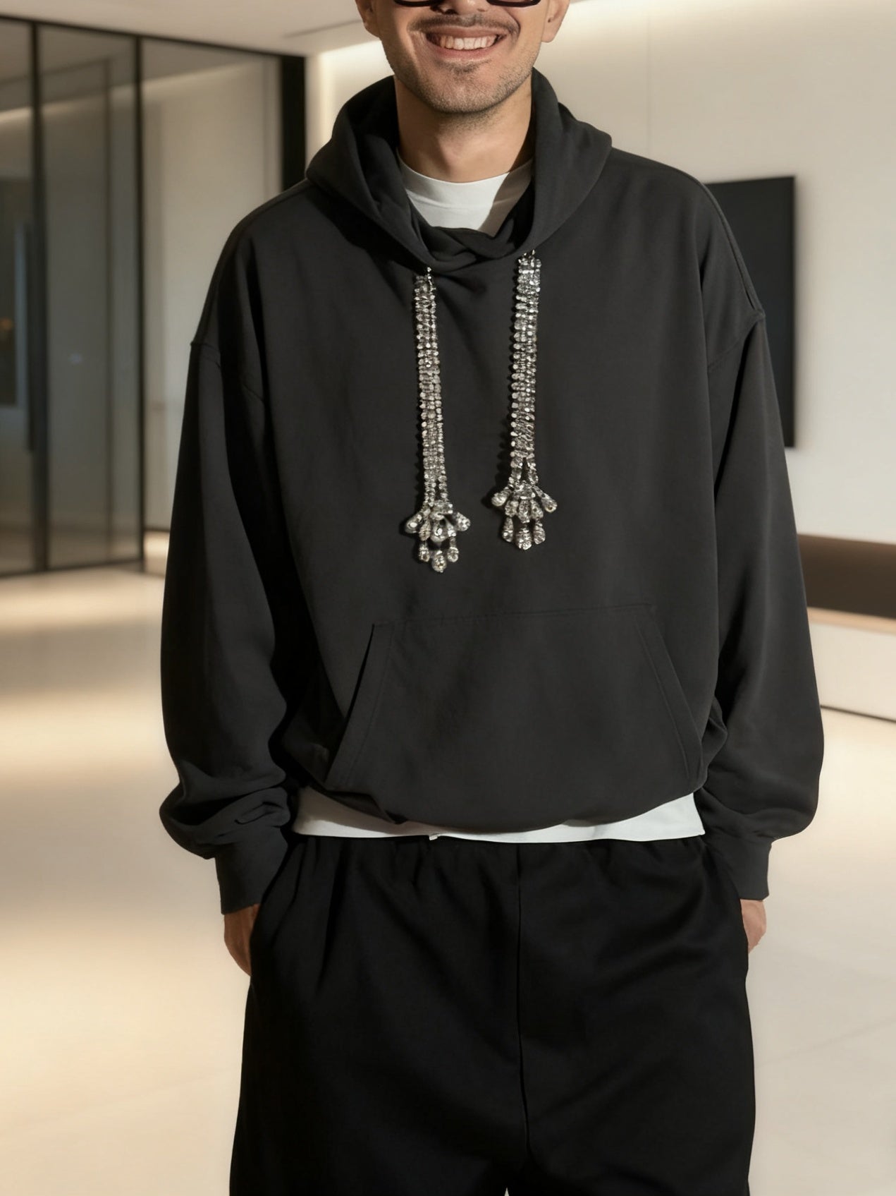Sudadera extragrande con cordones embellecidos con cristales