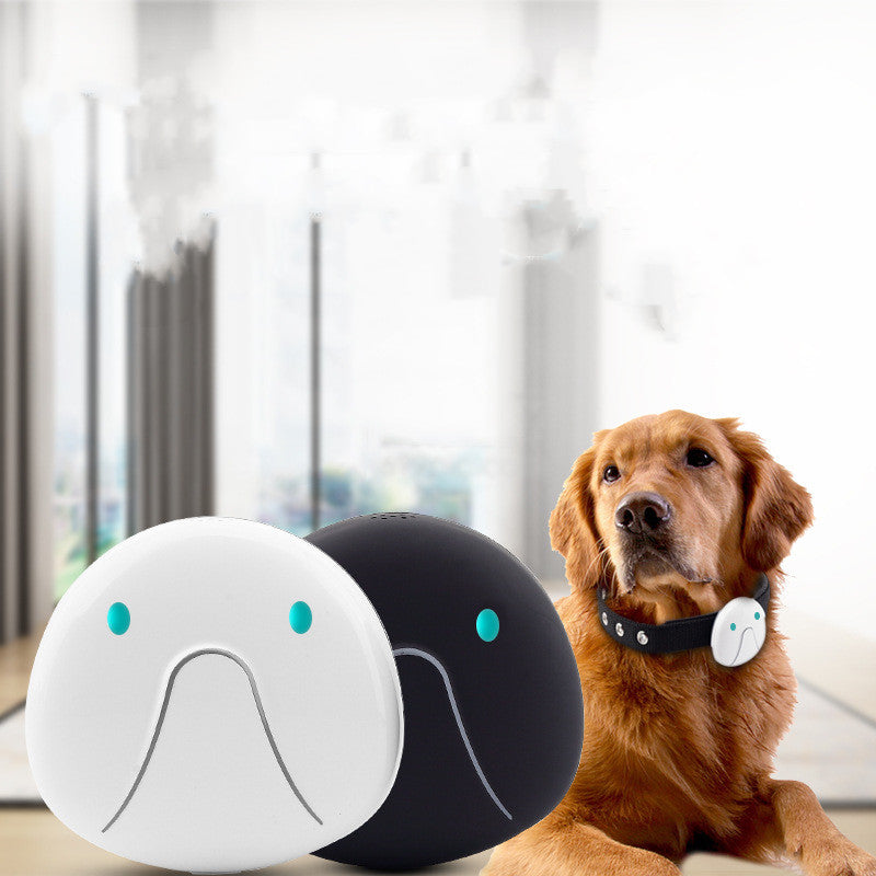 Dog anti-lost collar tracker with white and black round locator tags, dog wearing