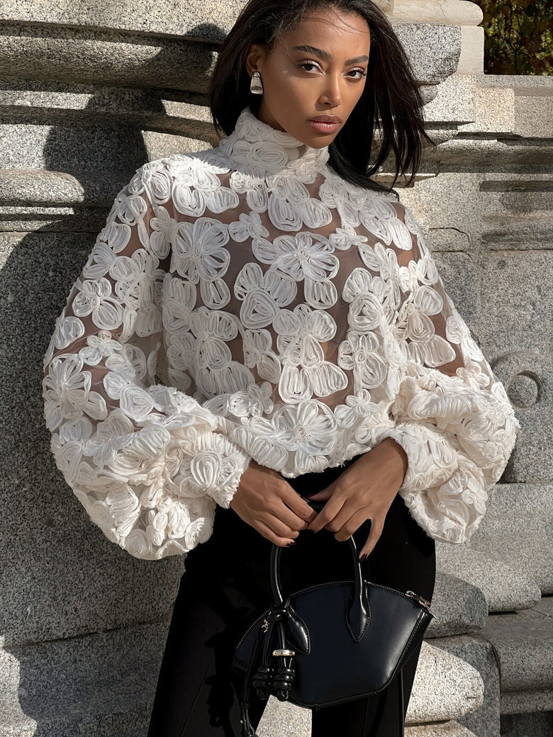 Camisa Texturizada de Perlas Florales Blancas