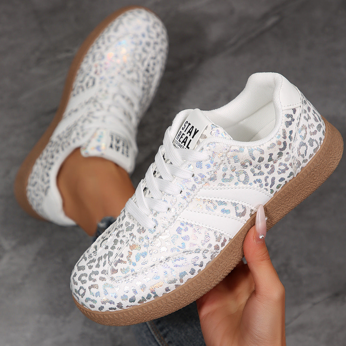 Casual sneakers in white with leopard print, lace-up, tan rubber sole