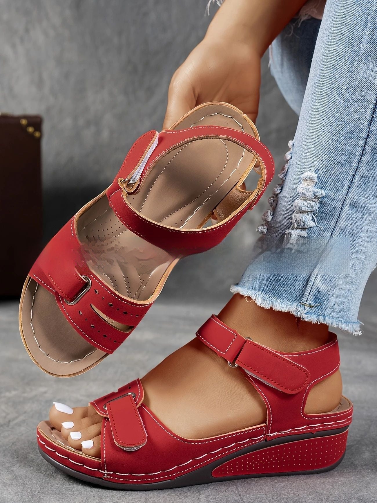 Velcro sandals with thick sole, red upper, open toe and ankle strap