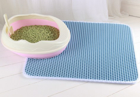 Waterproof cat litter pad, blue honeycomb surface with small cat litter pan on floor