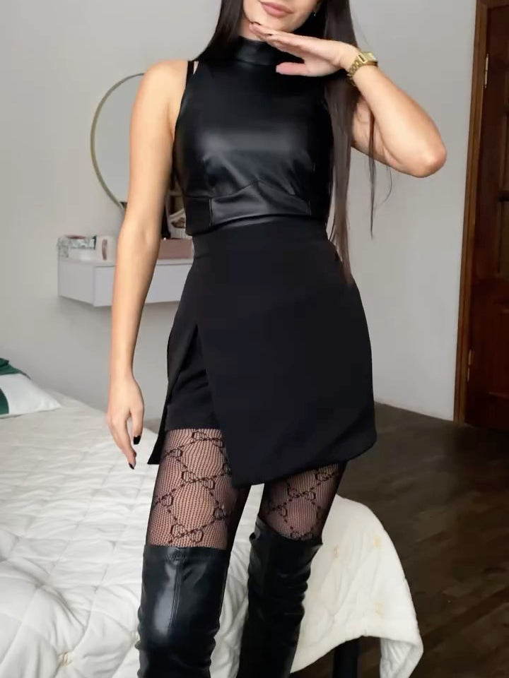Jupon-short noir taille haute couvrant les hanches