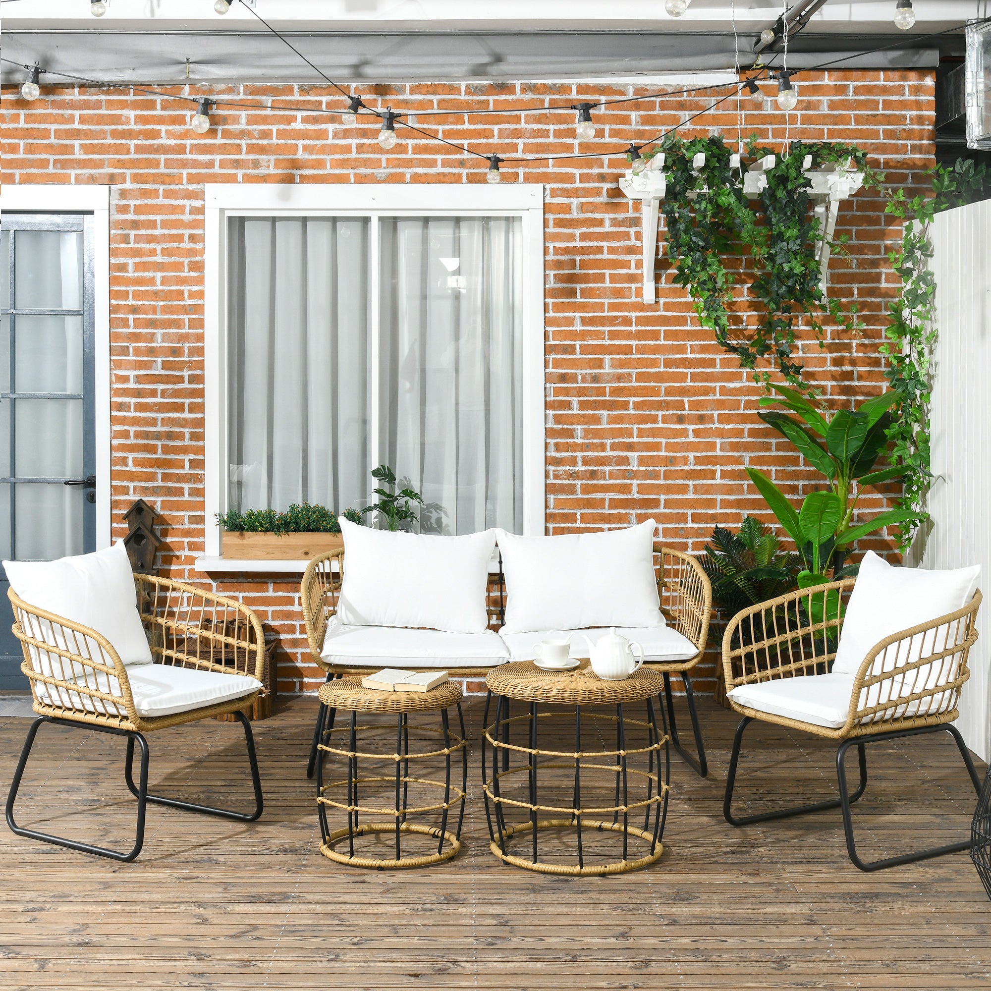 Juego de muebles de exterior de 5 piezas de ratán PE con sillas acolchadas, sofá biplaza y mesas de centro apilables, blanco crema