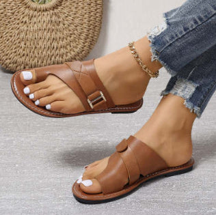 Women’s flat heel leisure slippers in brown with open toe and front strap buckle